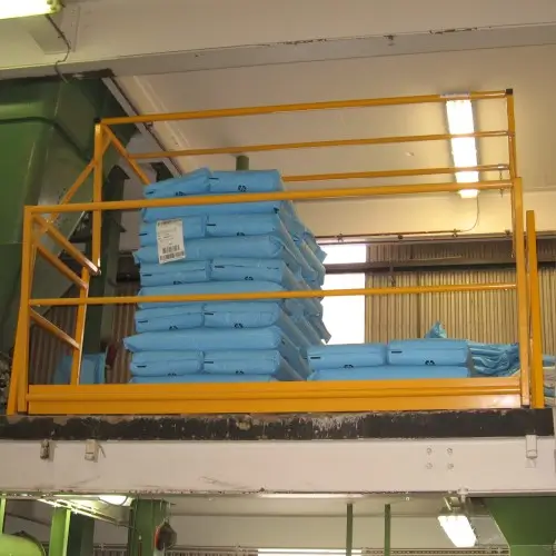Kantelhek KH2030 voor bigbags op mezzanine platea